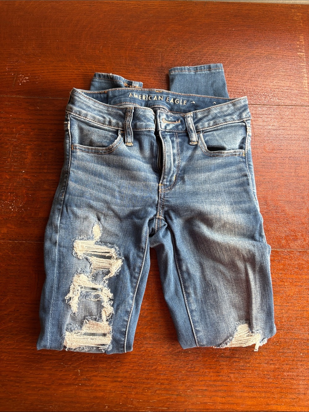 American Eagle Outfitters Distressed Blue Cropped Jeans